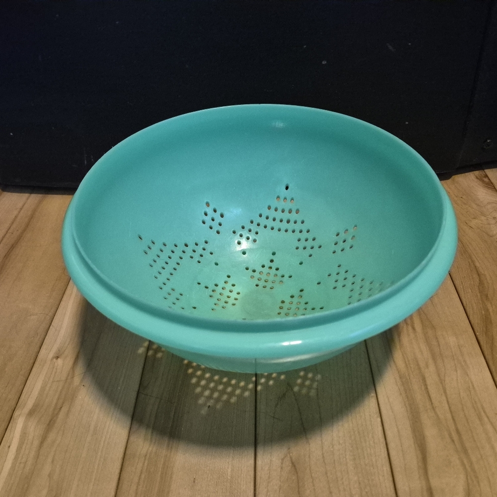 Vintage Tupperware green sieve